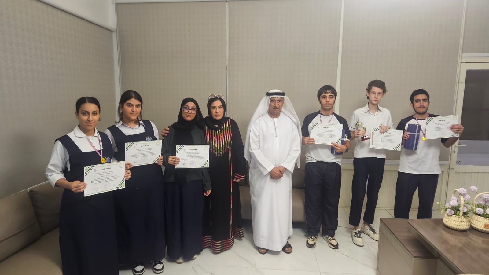 تكريم الطلبة الفائزين بالمركزين الأول والثاني في مسابقة IELTS